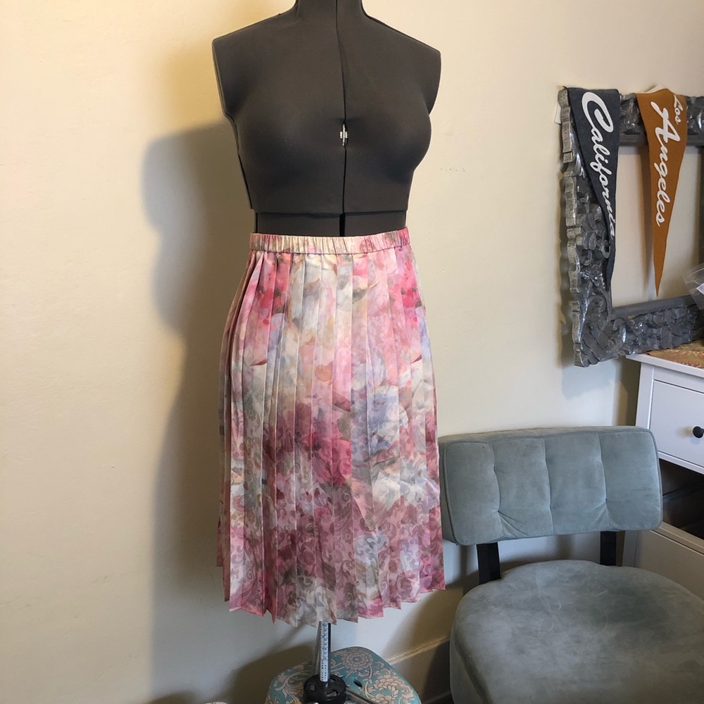 Cute pastel pleated skirt
